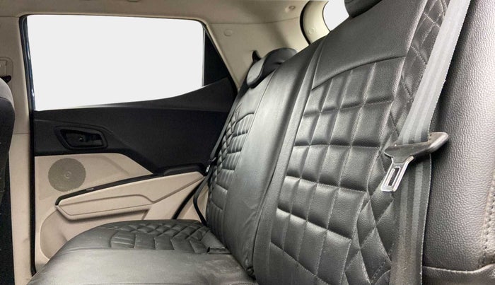 2019 Mahindra XUV300 W4 1.2 PETROL, Petrol, Manual, 20,234 km, Right Side Rear Door Cabin