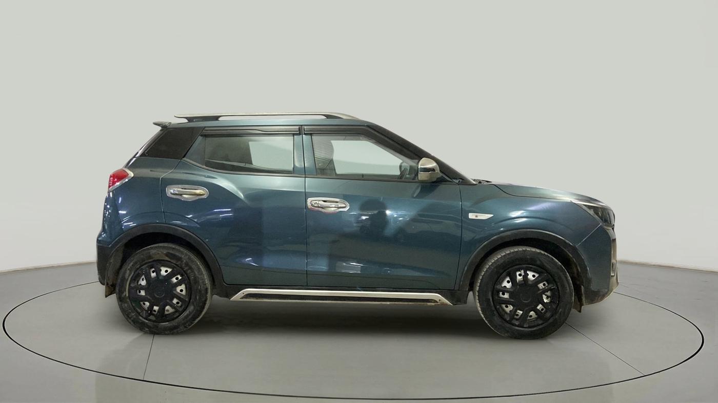 2019 Mahindra XUV300 W4 1.2 PETROL, Petrol, Manual, 20,234 km, Right Side View