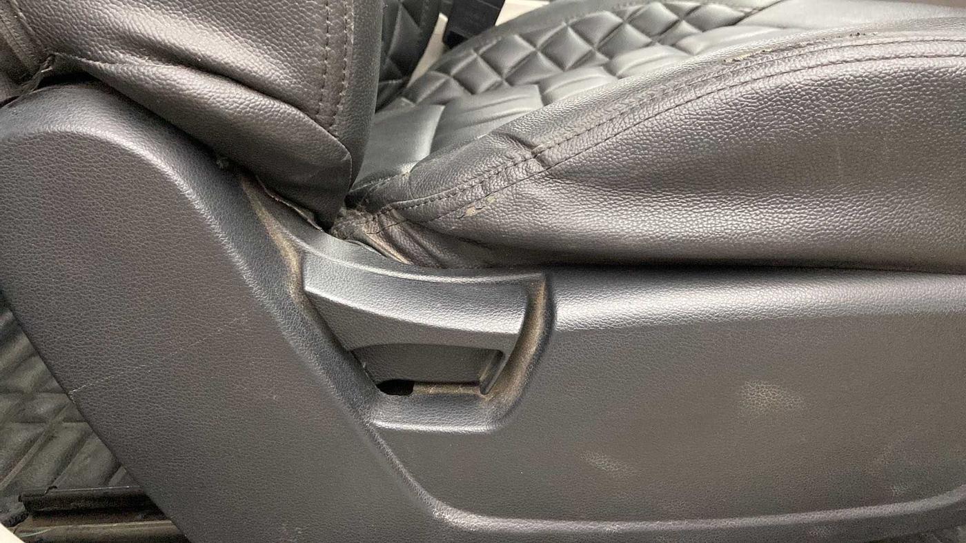 2019 Mahindra XUV300 W4 1.2 PETROL, Petrol, Manual, 20,234 km, Driver Side Adjustment Panel