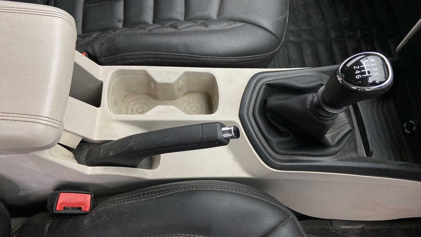 2019 Mahindra XUV300 W4 1.2 PETROL, Petrol, Manual, 20,234 km, Gear Lever
