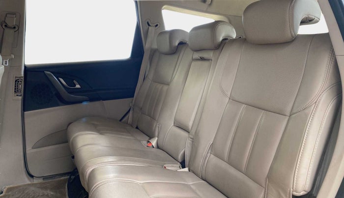 2017 Mahindra XUV500 W10 AT, Diesel, Automatic, 24,950 km, Right Side Rear Door Cabin