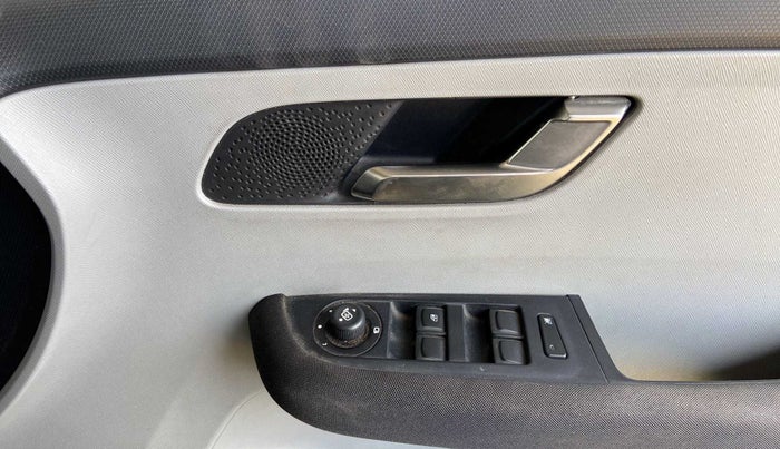 2020 Tata ALTROZ XZ PETROL, Petrol, Manual, 33,898 km, Driver Side Door Panels Control