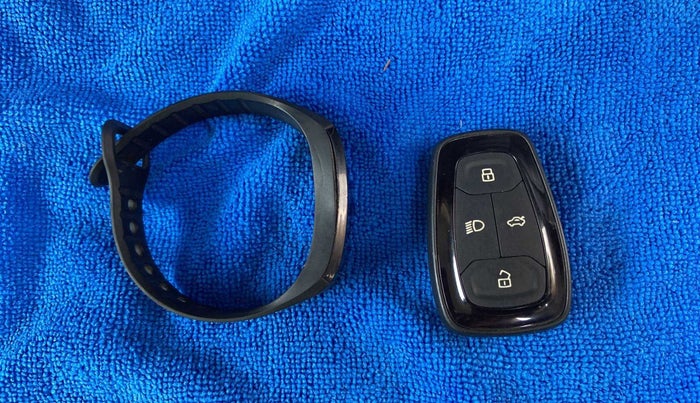 2020 Tata ALTROZ XZ PETROL, Petrol, Manual, 33,898 km, Key Close Up