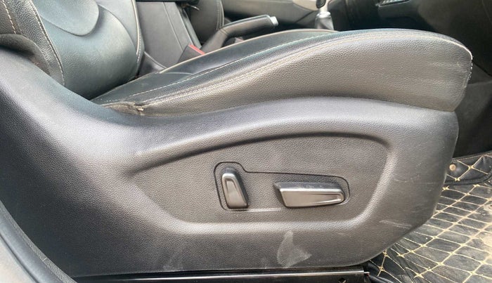 2018 Hyundai Creta SX (O) 1.6 DIESEL, Diesel, Manual, 75,608 km, Driver Side Adjustment Panel
