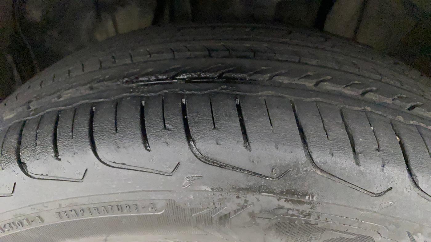 2021 Nissan MAGNITE XV PREMIUM TURBO CVT DUAL TONE, Petrol, Automatic, 45,851 km, Left Front Tyre Tread
