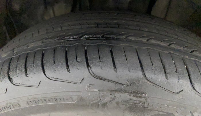 2021 Nissan MAGNITE XV PREMIUM TURBO CVT DUAL TONE, Petrol, Automatic, 45,851 km, Left Front Tyre Tread