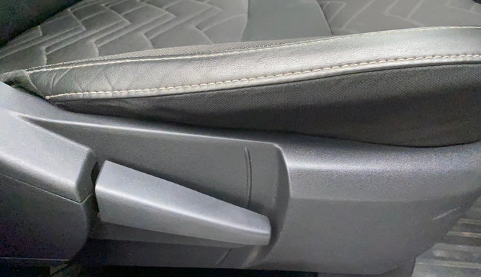 2021 Nissan MAGNITE XV PREMIUM TURBO CVT DUAL TONE, Petrol, Automatic, 45,851 km, Driver Side Adjustment Panel