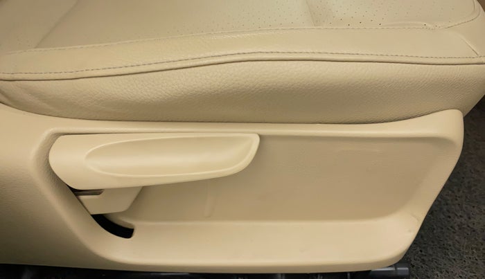 2018 Volkswagen Vento HIGHLINE PLUS 1.5 AT 16 ALLOY, Diesel, Automatic, 81,384 km, Driver Side Adjustment Panel