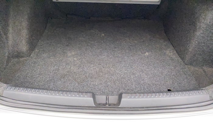 2018 Volkswagen Vento HIGHLINE PLUS 1.5 AT 16 ALLOY, Diesel, Automatic, 81,384 km, Boot Inside