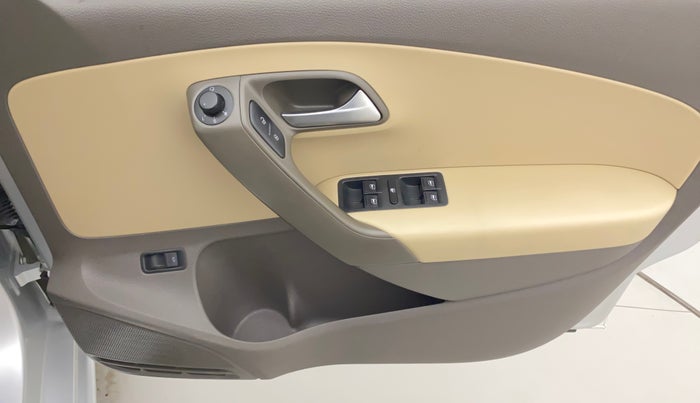 2018 Volkswagen Vento HIGHLINE PLUS 1.5 AT 16 ALLOY, Diesel, Automatic, 81,384 km, Driver Side Door Panels Control