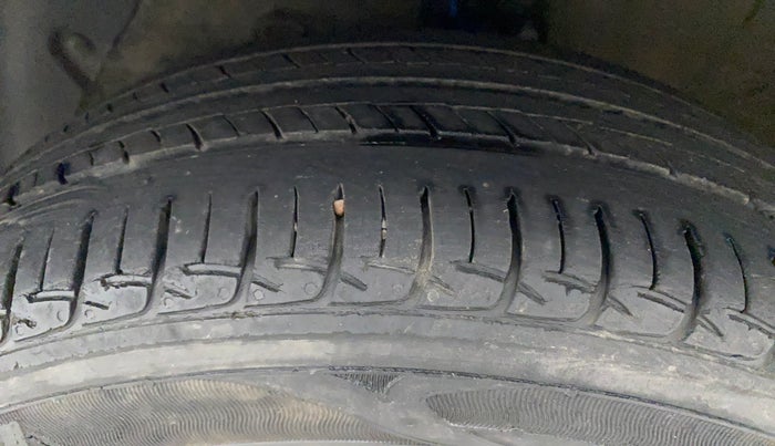 2013 Hyundai Grand i10 SPORTZ 1.2 KAPPA VTVT, Petrol, Manual, 67,043 km, Left Front Tyre Tread