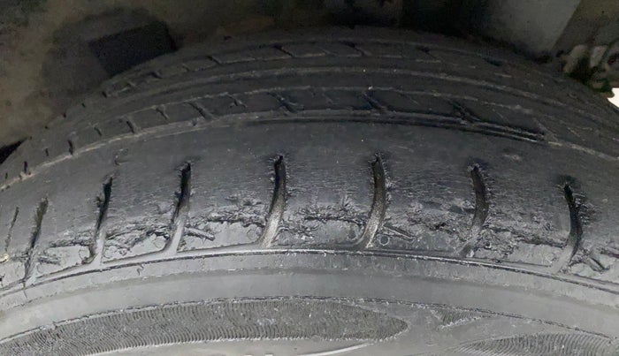 2013 Hyundai Grand i10 SPORTZ 1.2 KAPPA VTVT, Petrol, Manual, 67,043 km, Left Rear Tyre Tread