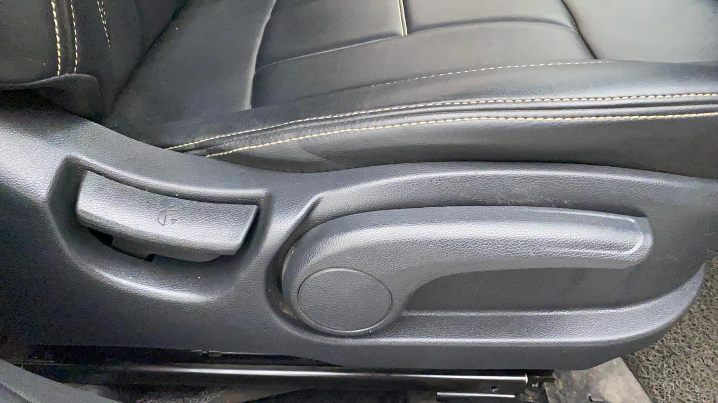 2019 Hyundai Elite i20 ASTA 1.2 (O), Petrol, Manual, 73,558 km, Driver Side Adjustment Panel
