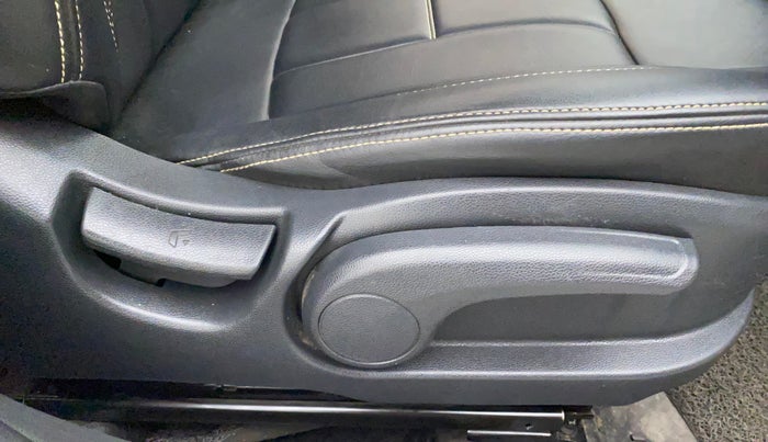 2019 Hyundai Elite i20 ASTA 1.2 (O), Petrol, Manual, 73,558 km, Driver Side Adjustment Panel