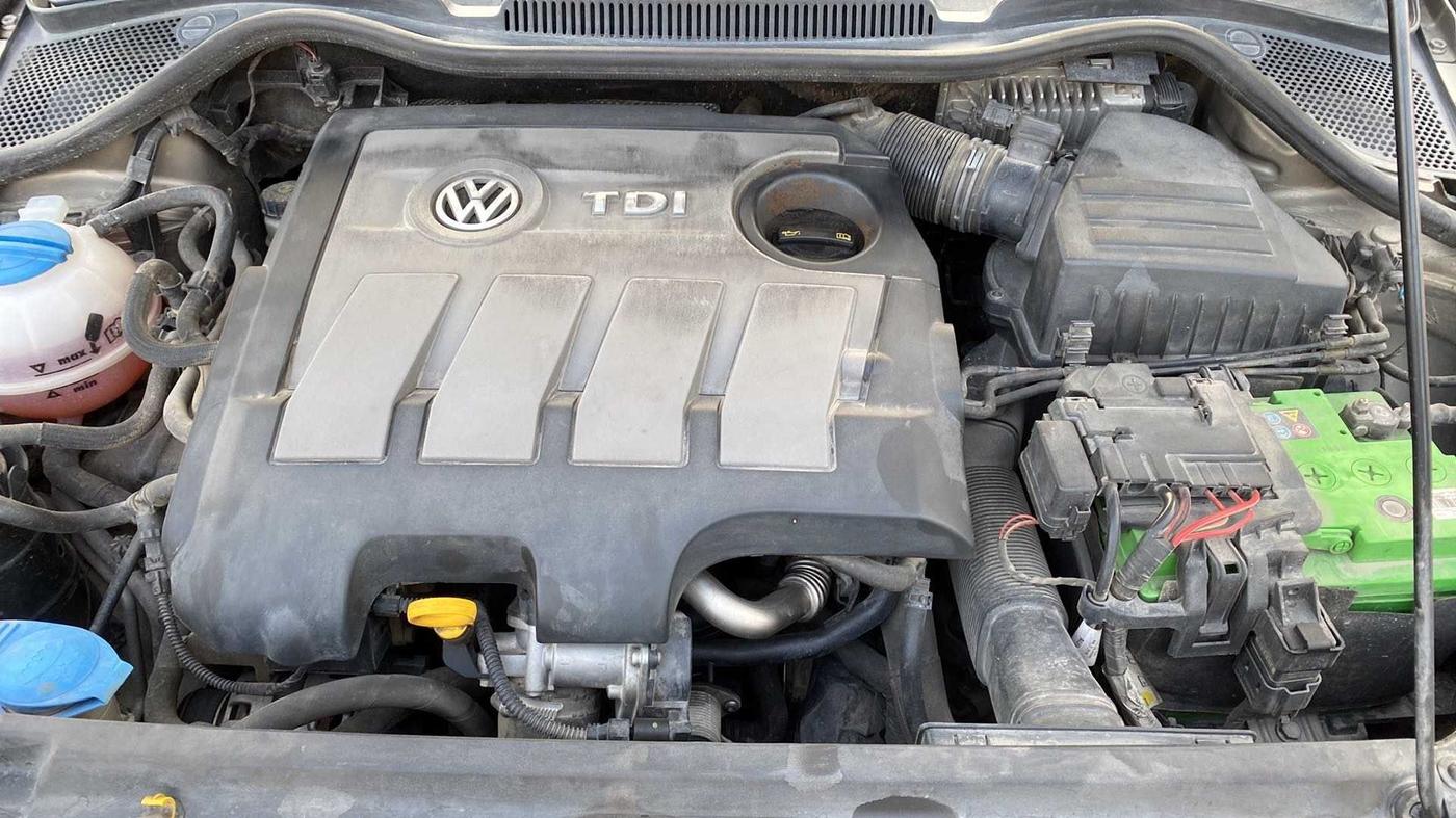 2014 Volkswagen Vento HIGHLINE DIESEL 1.6, CNG, Manual, 1,15,059 km, Open Bonet