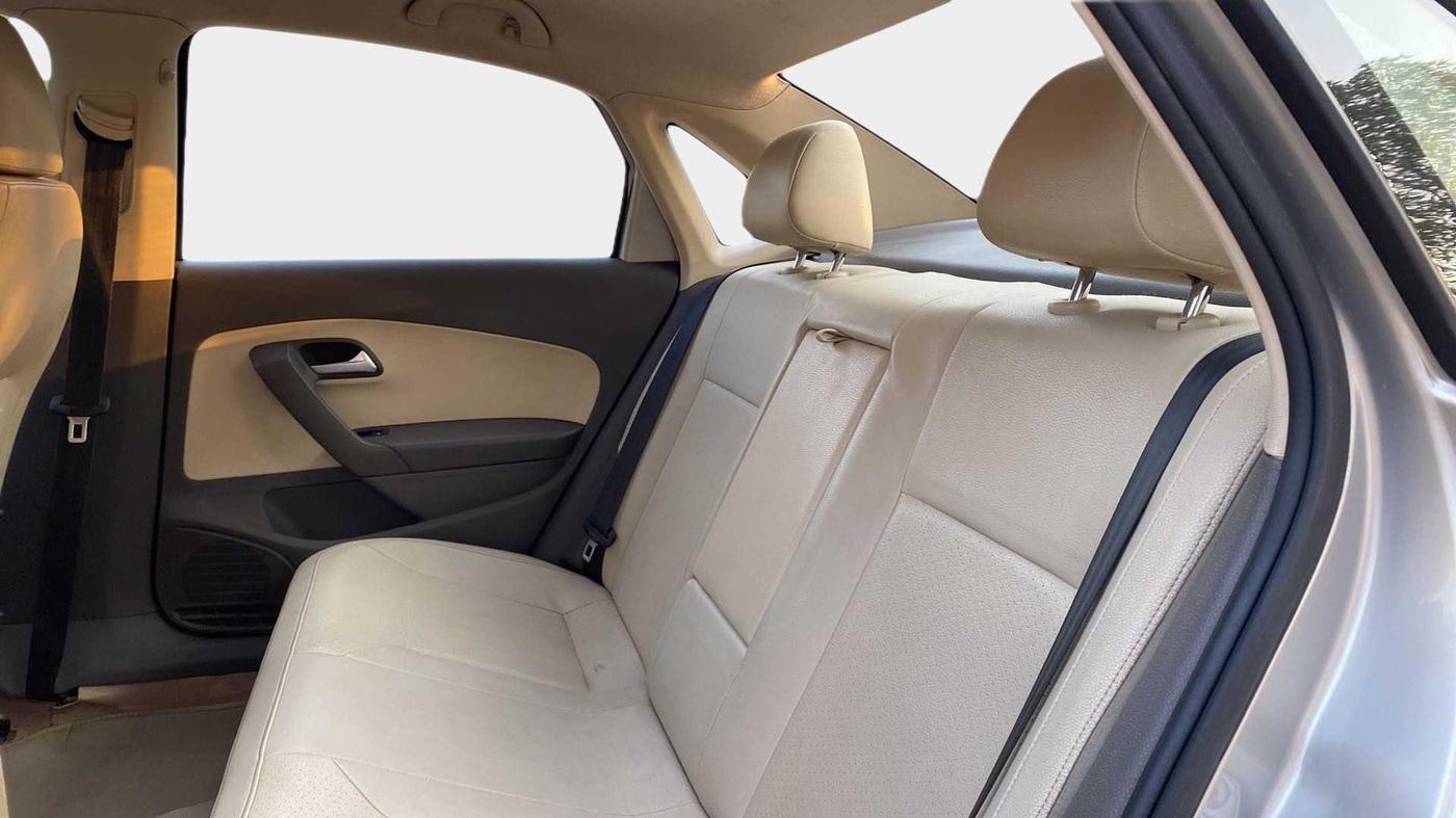 2014 Volkswagen Vento HIGHLINE DIESEL 1.6, CNG, Manual, 1,15,059 km, Right Side Rear Door Cabin