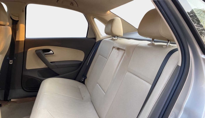 2014 Volkswagen Vento HIGHLINE DIESEL 1.6, Diesel, Manual, 1,15,059 km, Right Side Rear Door Cabin