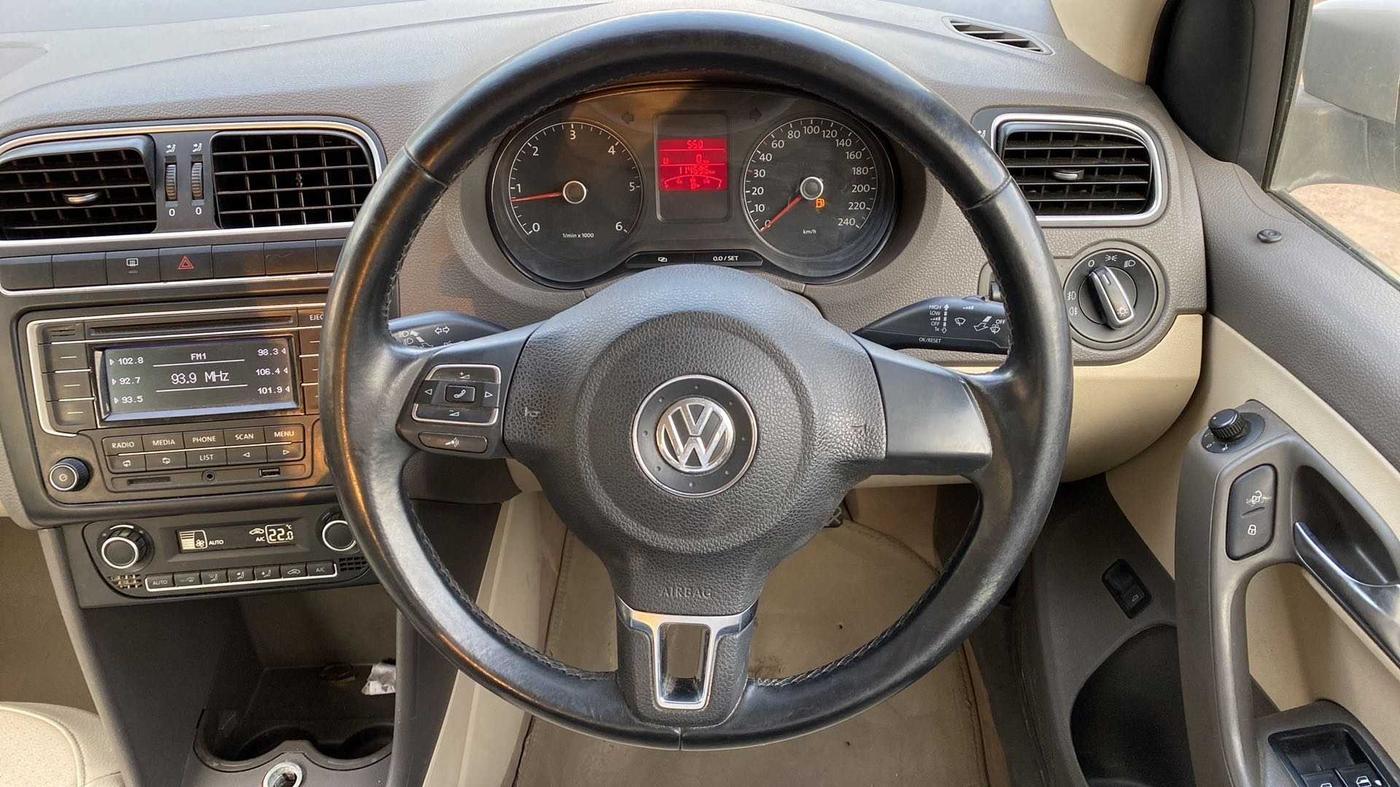 2014 Volkswagen Vento HIGHLINE DIESEL 1.6, CNG, Manual, 1,15,059 km, Steering Wheel Close Up