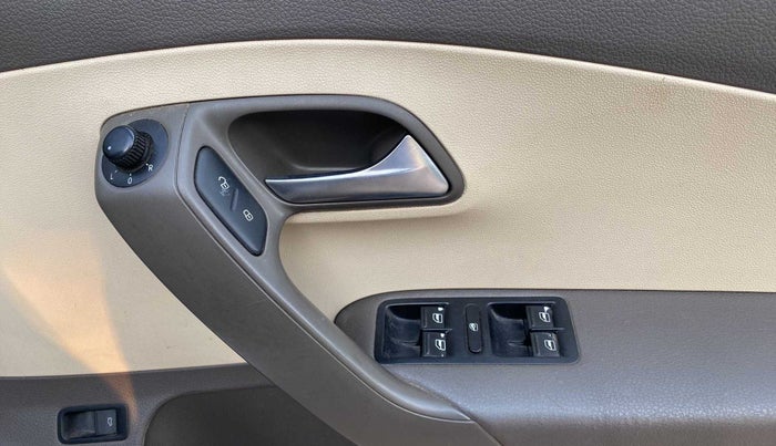 2014 Volkswagen Vento HIGHLINE DIESEL 1.6, Diesel, Manual, 1,15,059 km, Driver Side Door Panels Control