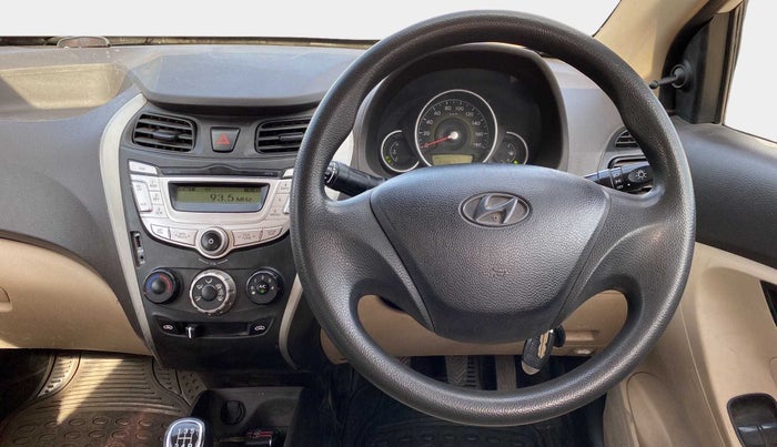 2017 Hyundai Eon MAGNA +, CNG, Manual, 91,452 km, Steering Wheel Close Up