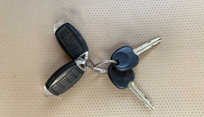 2017 Hyundai Eon MAGNA +, CNG, Manual, 91,452 km, Key Close Up
