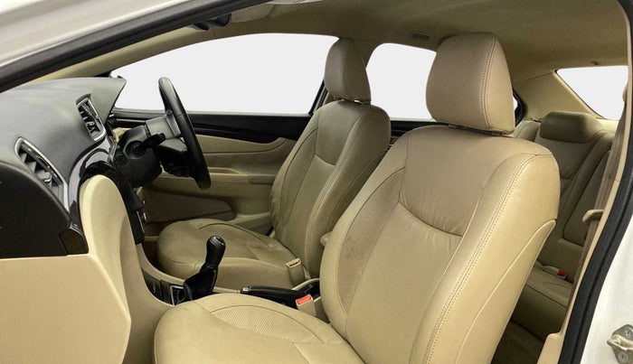 2015 Maruti Ciaz ZXI, Petrol, Manual, 90,272 km, Right Side Front Door Cabin