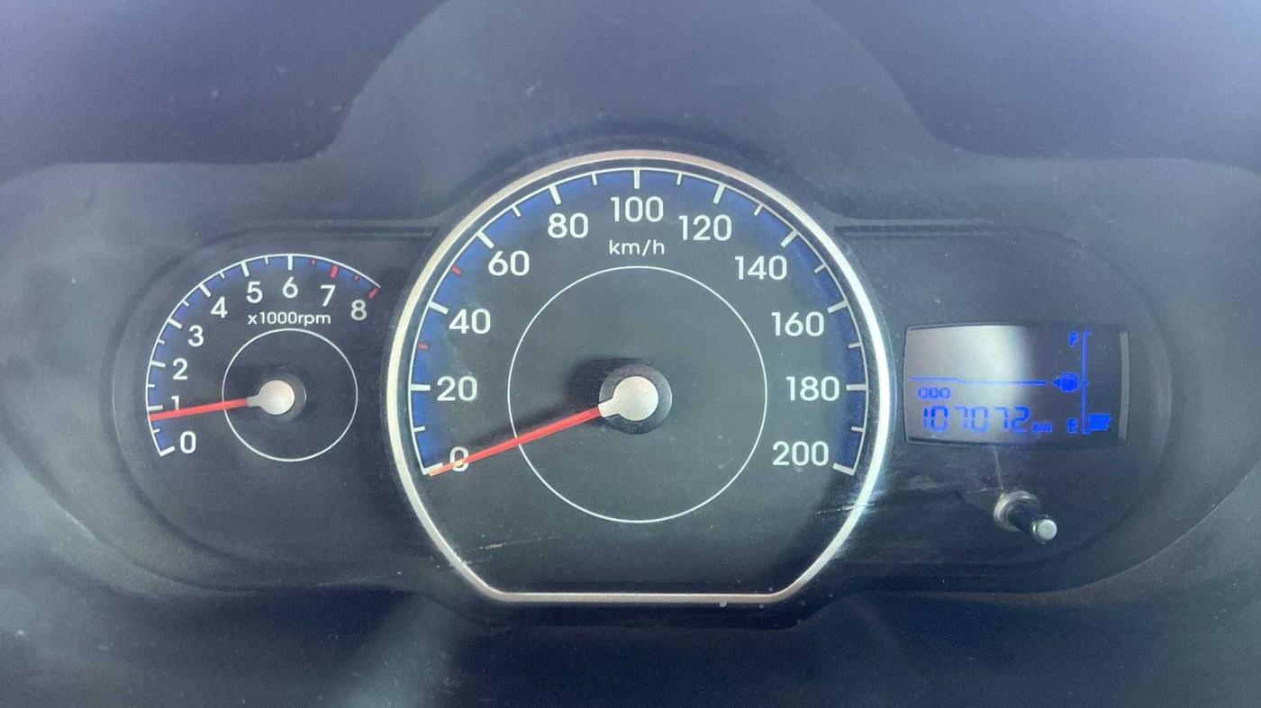 2013 Hyundai i10 MAGNA 1.2, Petrol, Manual, 1,07,076 km, Odometer Image