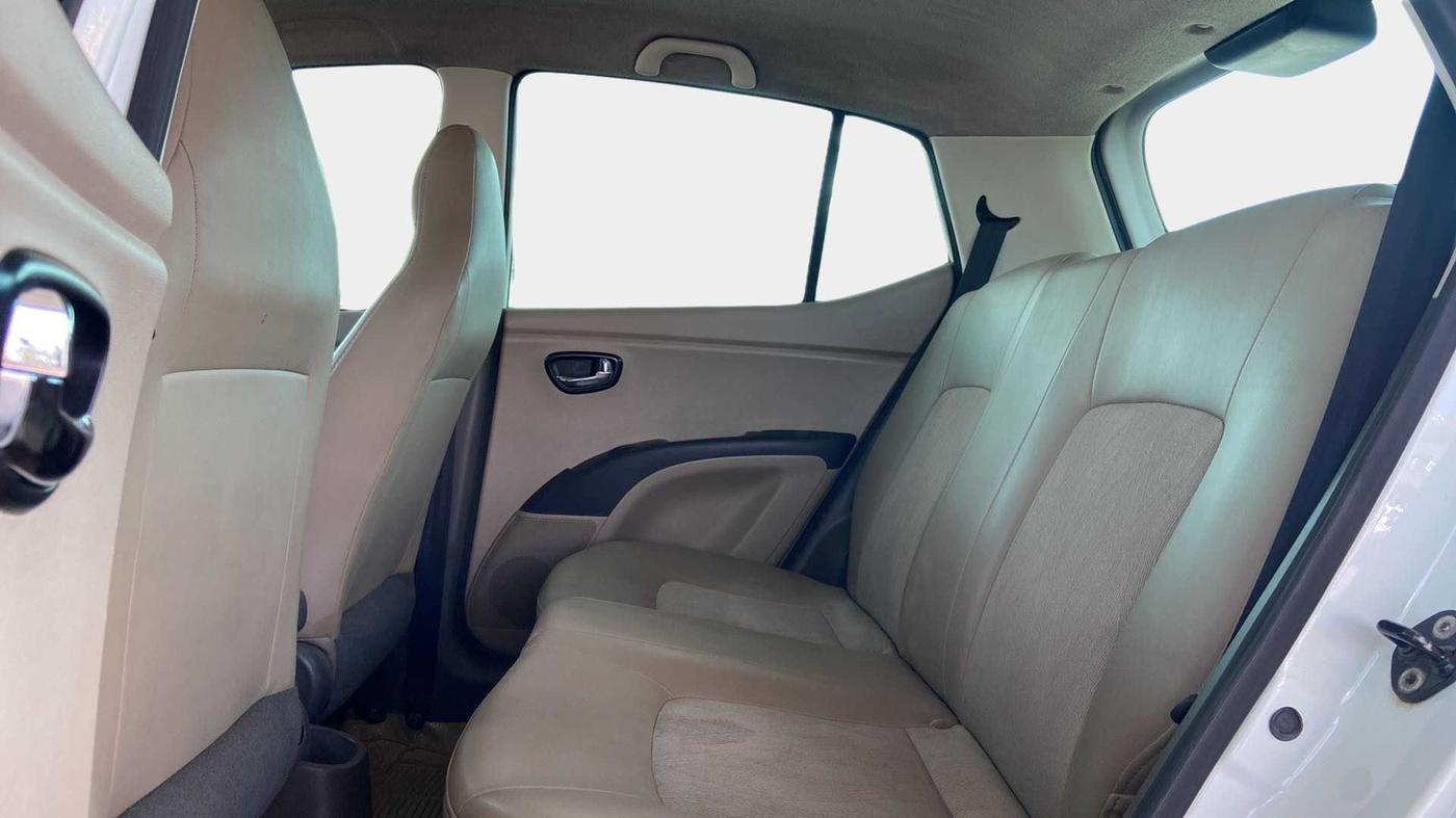 2013 Hyundai i10 MAGNA 1.2, Petrol, Manual, 1,07,076 km, Right Side Rear Door Cabin