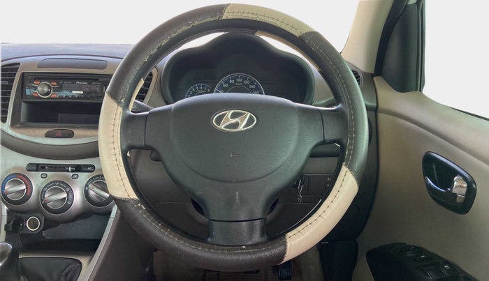2013 Hyundai i10 MAGNA 1.2, Petrol, Manual, 1,07,076 km, Steering Wheel Close Up