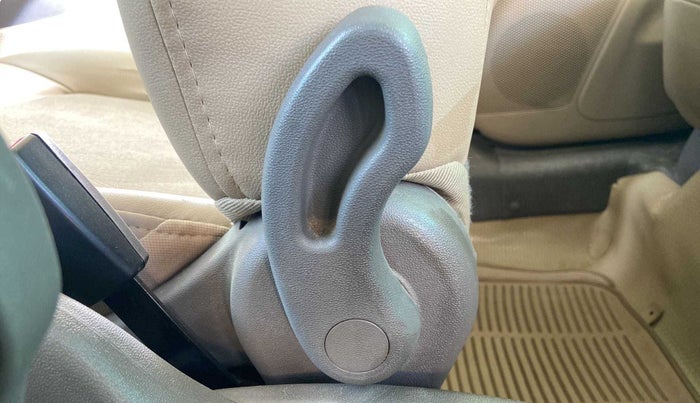 2013 Hyundai i10 MAGNA 1.2, Petrol, Manual, 1,07,076 km, Driver Side Adjustment Panel