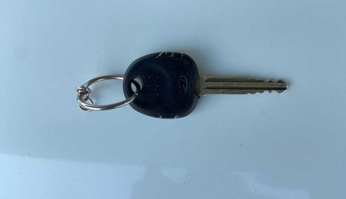 2013 Hyundai i10 MAGNA 1.2, Petrol, Manual, 1,07,076 km, Key Close Up