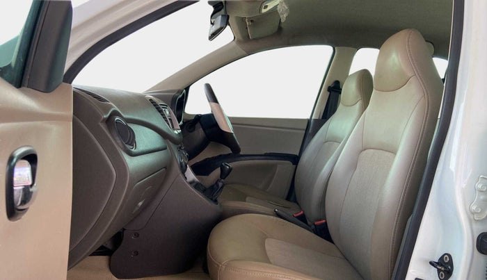 2013 Hyundai i10 MAGNA 1.2, Petrol, Manual, 1,07,076 km, Right Side Front Door Cabin