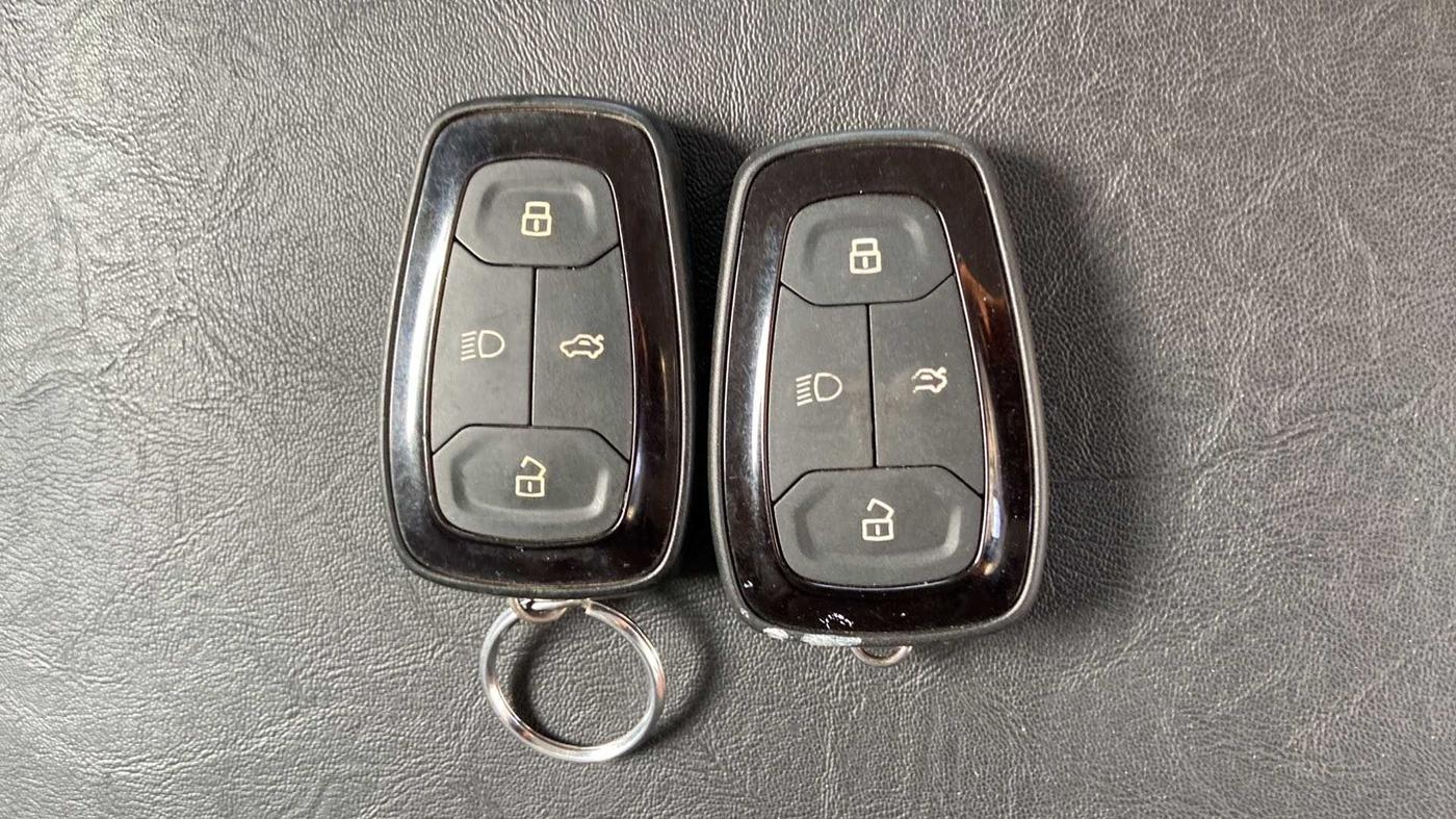 2021 Tata PUNCH CREATIVE  1.2 RTN DUAL TONE, Petrol, Manual, 25,109 km, Key Close Up
