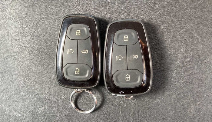 2021 Tata PUNCH CREATIVE  1.2 RTN DUAL TONE, Petrol, Manual, 25,109 km, Key Close Up