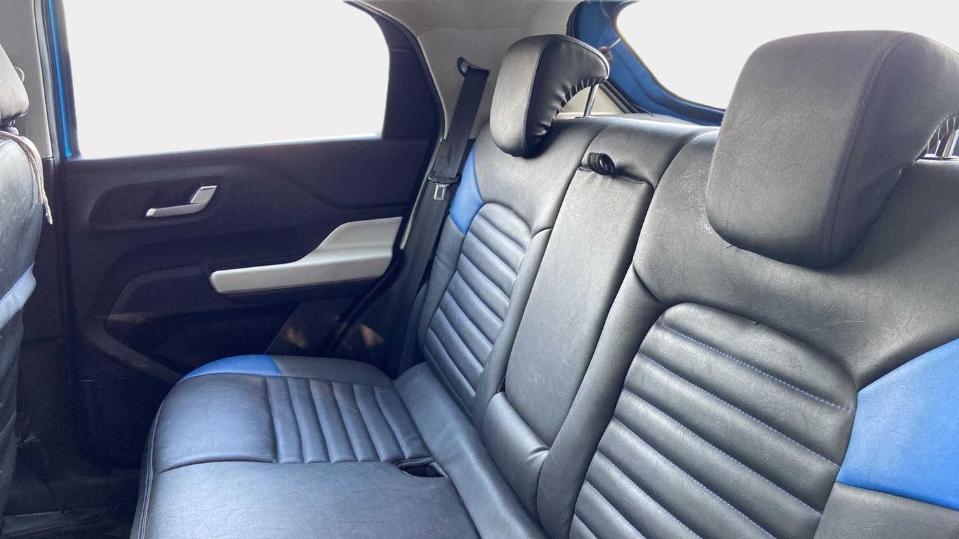 2021 Tata PUNCH CREATIVE  1.2 RTN DUAL TONE, Petrol, Manual, 25,109 km, Right Side Rear Door Cabin