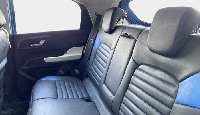 2021 Tata PUNCH CREATIVE  1.2 RTN DUAL TONE, Petrol, Manual, 25,109 km, Right Side Rear Door Cabin