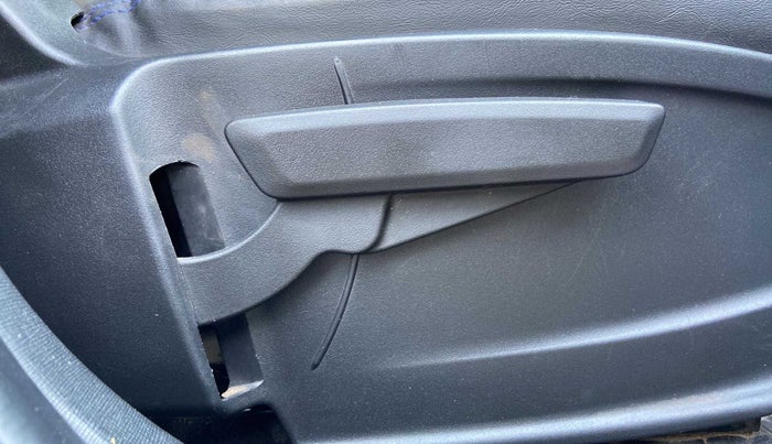 2021 Tata PUNCH CREATIVE  1.2 RTN DUAL TONE, Petrol, Manual, 25,109 km, Driver Side Adjustment Panel