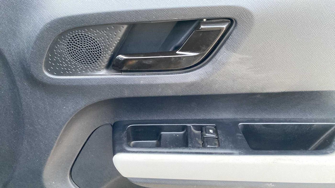 2023 Tata PUNCH PURE MT, Petrol, Manual, 8,246 km, Driver Side Door Panels Control