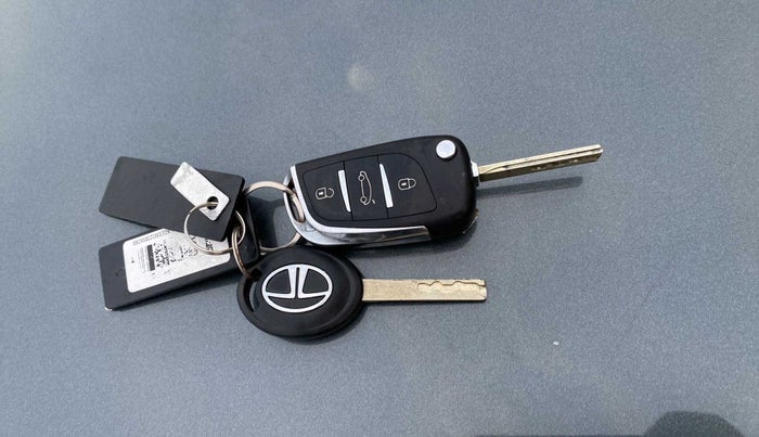 2023 Tata PUNCH PURE MT, Petrol, Manual, 8,246 km, Key Close Up