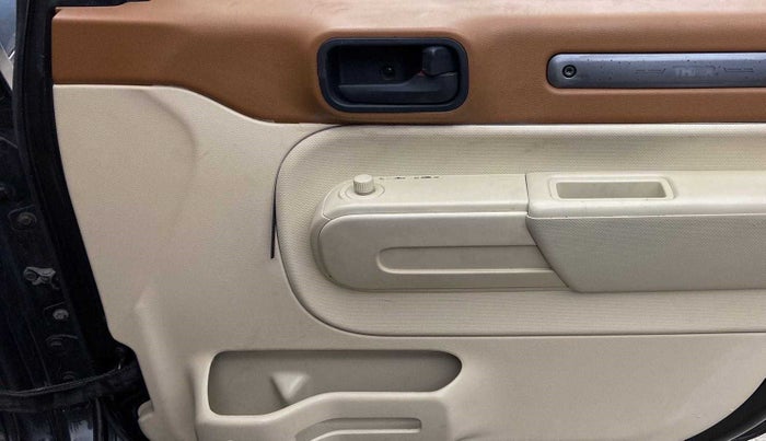 2021 Mahindra Thar LX PETROL HT 4WD AT, Petrol, Automatic, 29,941 km, Driver Side Door Panels Control