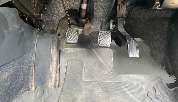 2021 Maruti Vitara Brezza LXI, Petrol, Manual, 34,595 km, Pedals