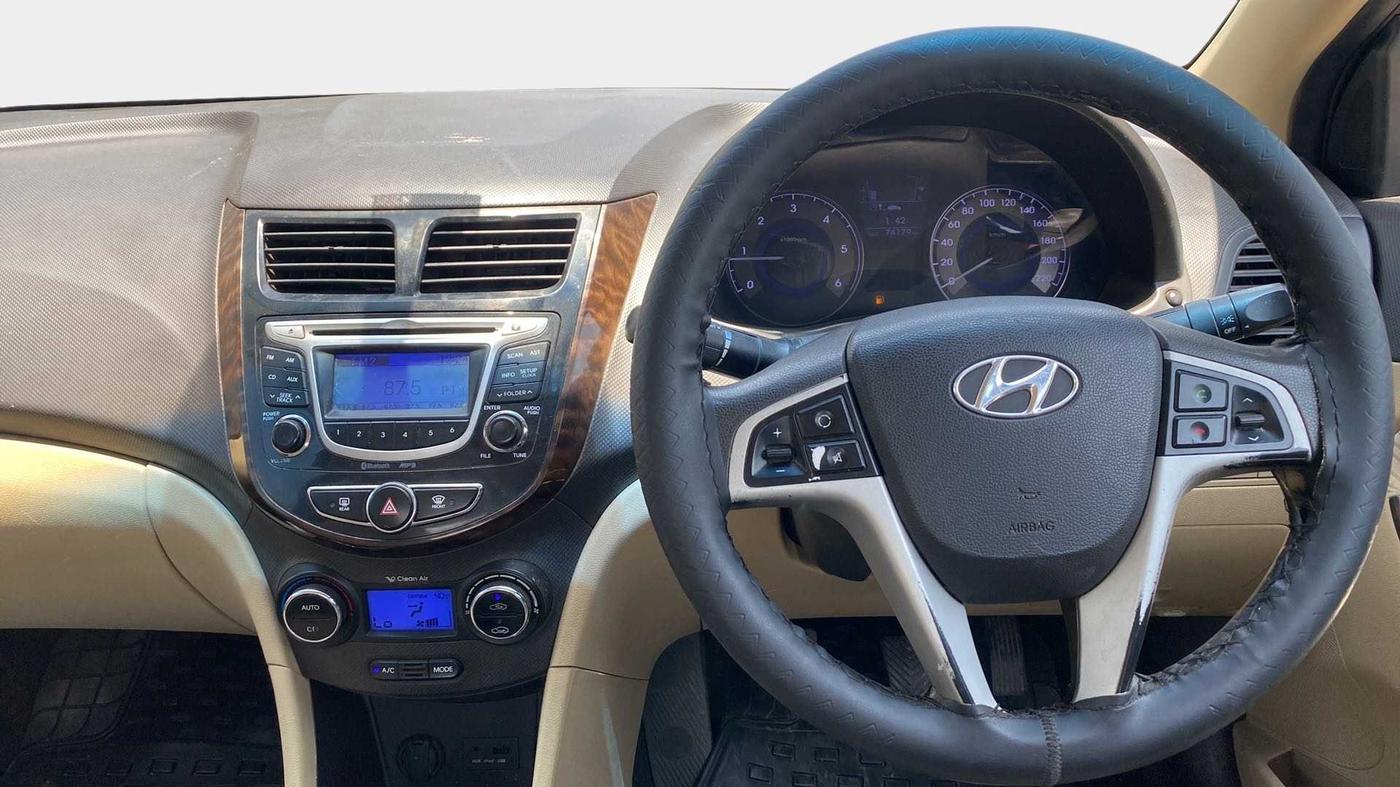 2013 Hyundai Verna FLUIDIC 1.6 CRDI SX, Diesel, Manual, 75,168 km, Steering Wheel Close Up