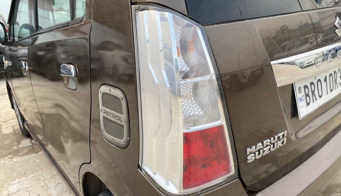 2018 Maruti Wagon R 1.0 VXI + (O) AMT, Petrol, Automatic, 39,881 km, Left tail light - Minor damage