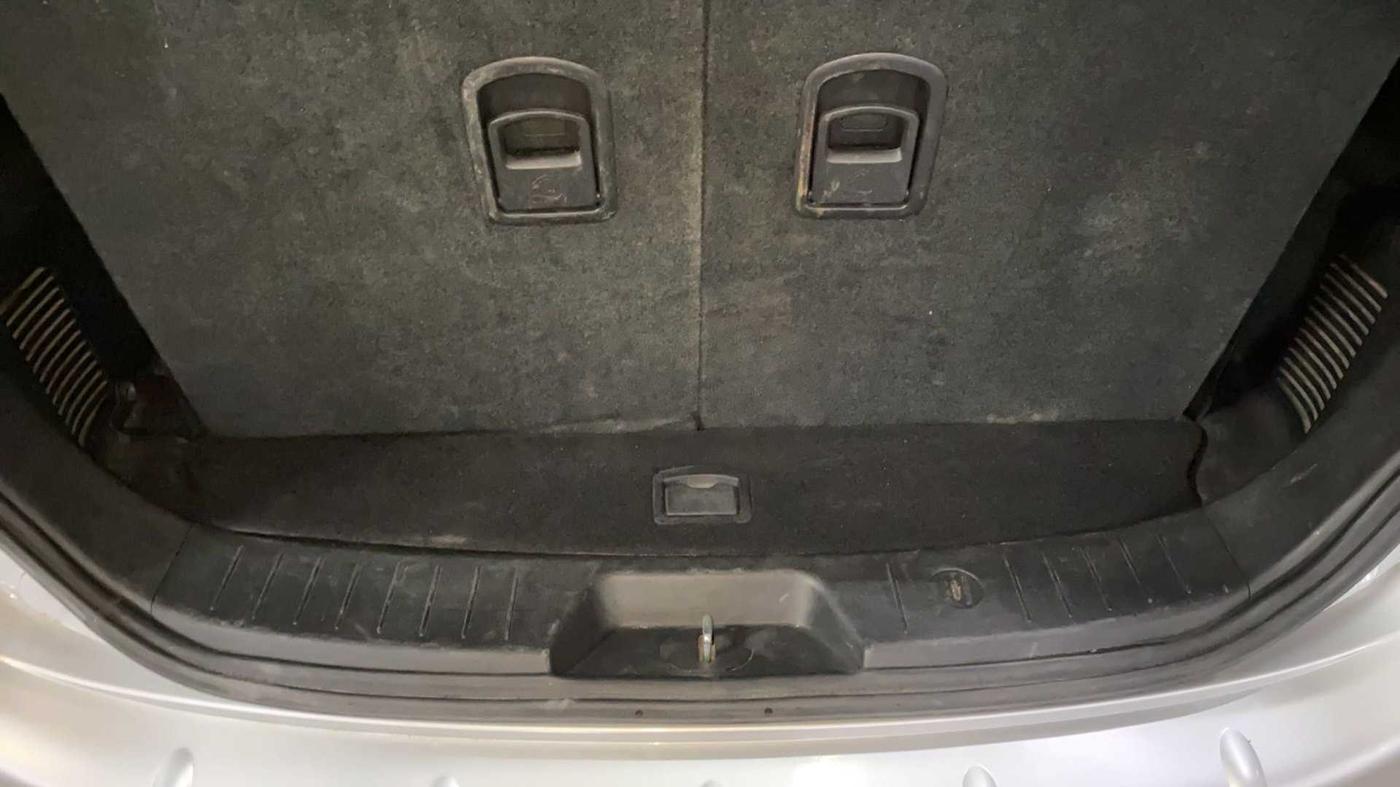 2018 Mahindra XUV500 W11, Diesel, Manual, 76,476 km, Boot Inside
