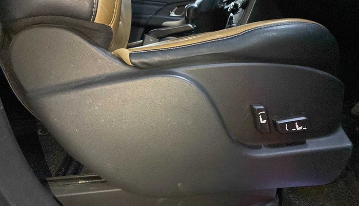 2018 Mahindra XUV500 W11, Diesel, Manual, 76,476 km, Driver Side Adjustment Panel