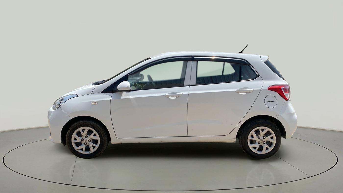 2017 Hyundai Grand i10 SPORTZ 1.2 KAPPA VTVT, Petrol, Manual, 82,136 km, Left Side