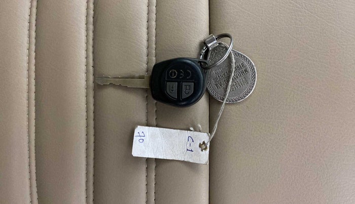 2017 Maruti Dzire VXI, Petrol, Manual, 33,911 km, Key Close Up