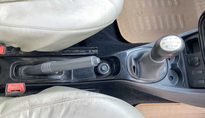 2014 Renault Duster 85 PS RXL DIESEL, Diesel, Manual, 98,299 km, Gear Lever