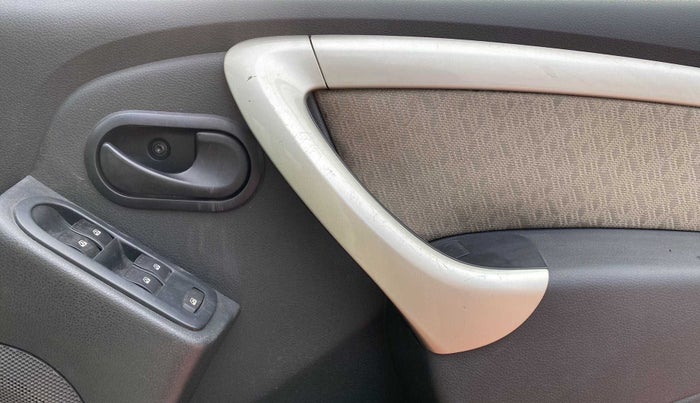 2014 Renault Duster 85 PS RXL DIESEL, Diesel, Manual, 98,299 km, Driver Side Door Panels Control