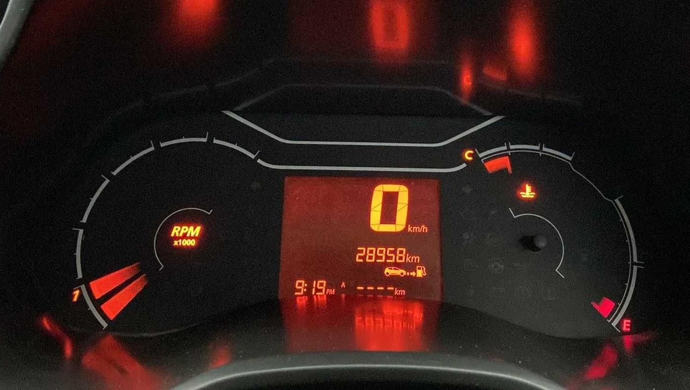 2021 Renault TRIBER RXE MT, Petrol, Manual, 28,929 km, Odometer Image